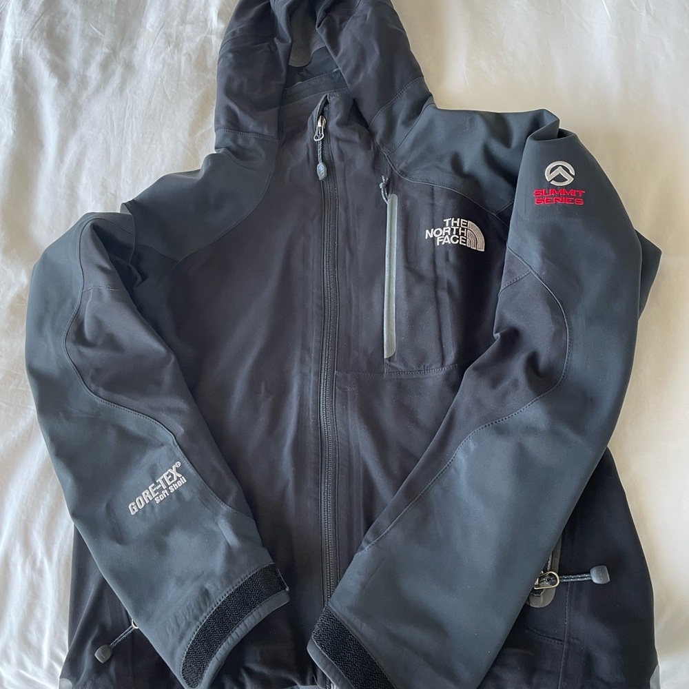 The North Face Summit Series GORE-TEX Soft Shell Jacket – Women’s XS